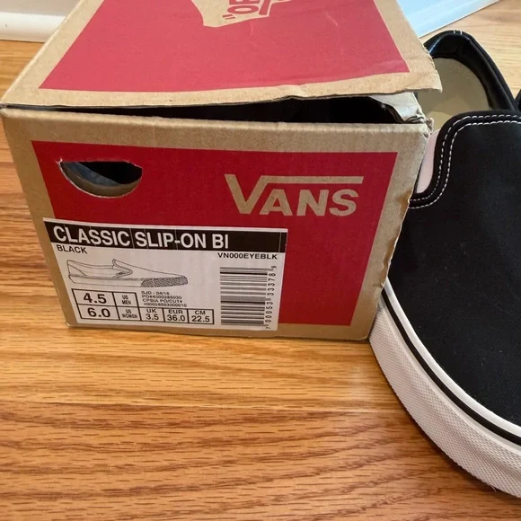 NWT Vans Classic Slip-On Shoes in Black Size 6- White Accents - Picture 4 of 9